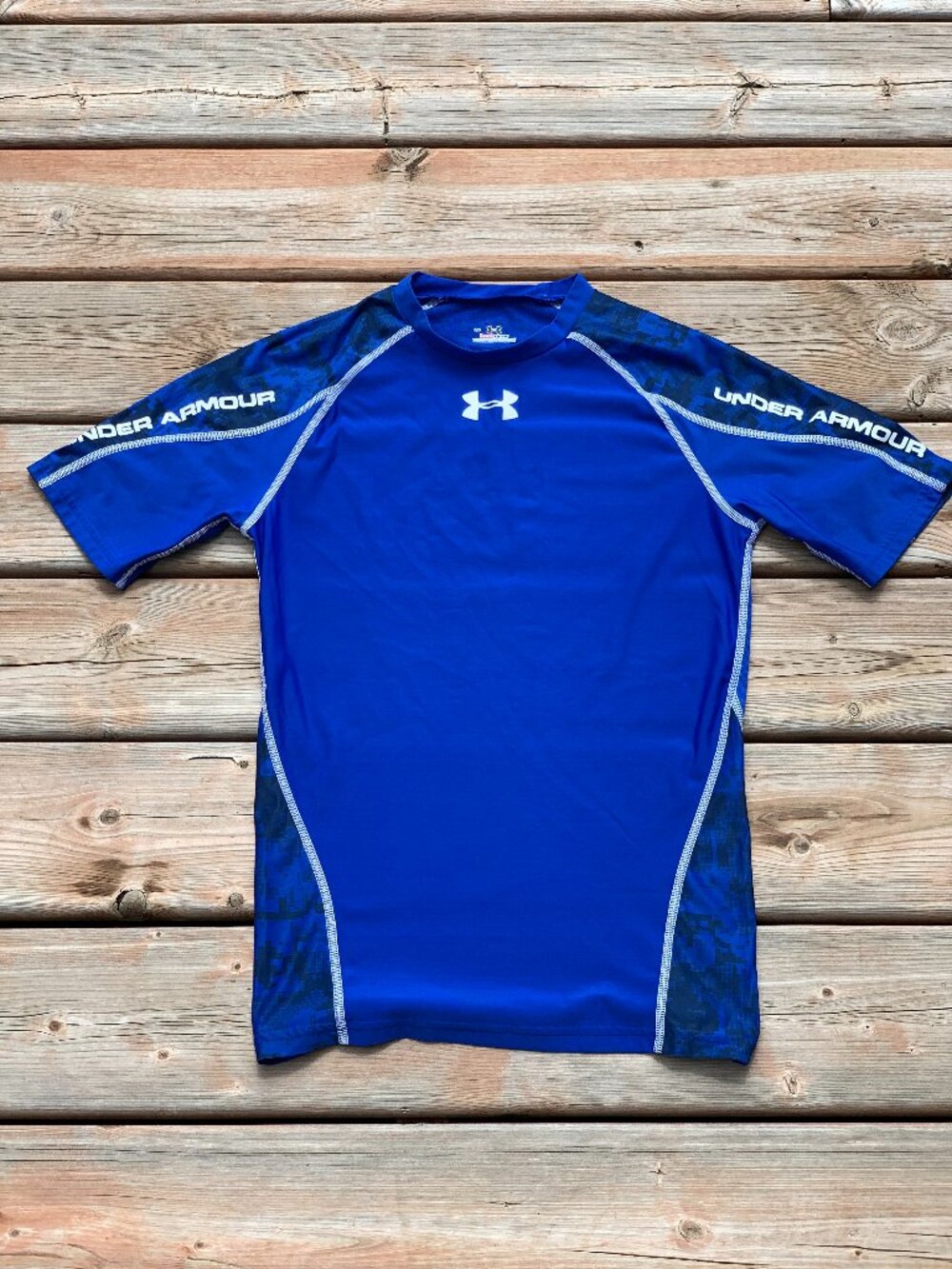 Under Armour Heat Gear Athletic T-Shirt Boys Large Fitted Blue White Geometric
